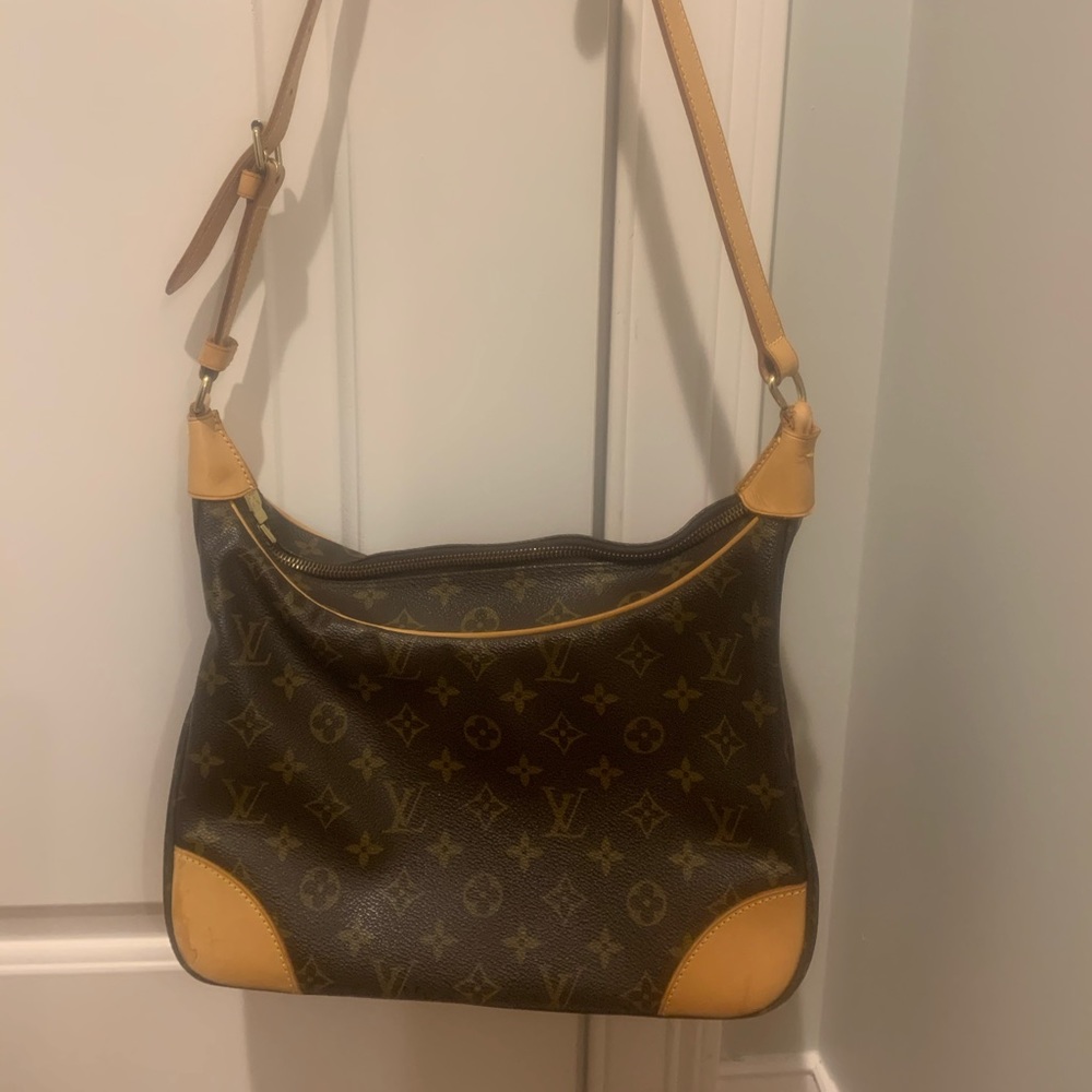 Authentic Louis Vuitton crossbody or shoulder bag.